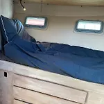 Bunte Hausboot Hotel Fehmarn