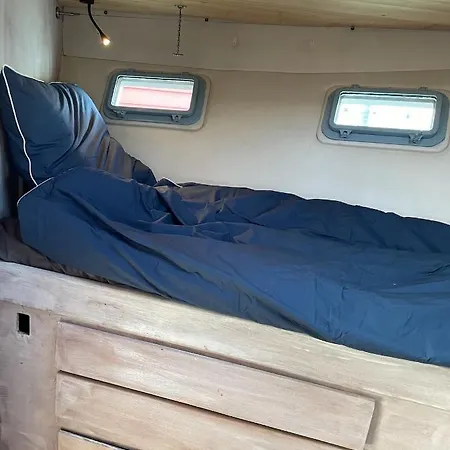 Bunte Hausboot Hotel Fehmarn