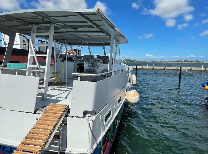 Bunte Hausboot فندق فيهمارن